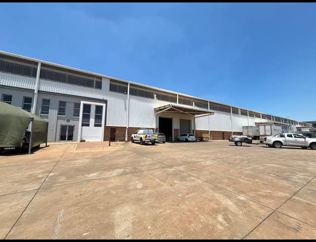 2,245M² WAREHOUSE TO LET IN CLAYVILLE